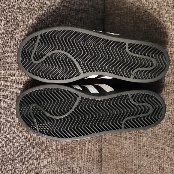 ADIDAS SUPERSTAR KIDS  Black with White Stripes  Size 2 1/2. - Picture 8 of 10
